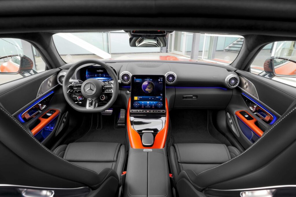 Mercedes-AMG-GT-63-S-E-Perfomance-interieur-scaled